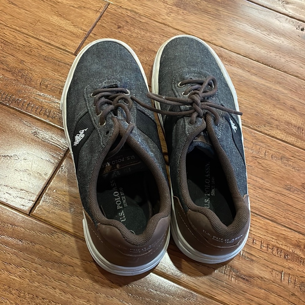 Boys shoes
